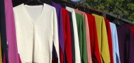 Barevné svetry, svetříky a cardigany dodají vašemu outfitu šťávu!