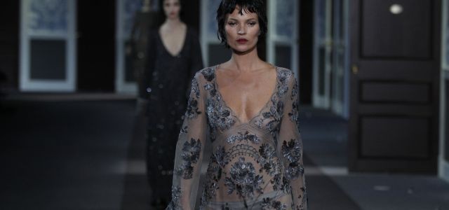 Přehlídka Louis Vuitton podzim/zima 2013 se nesla v dekadentním leč erotickém duchu