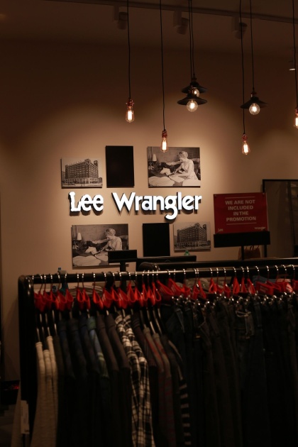 a loja Lee & Wrangler também está de cara nova