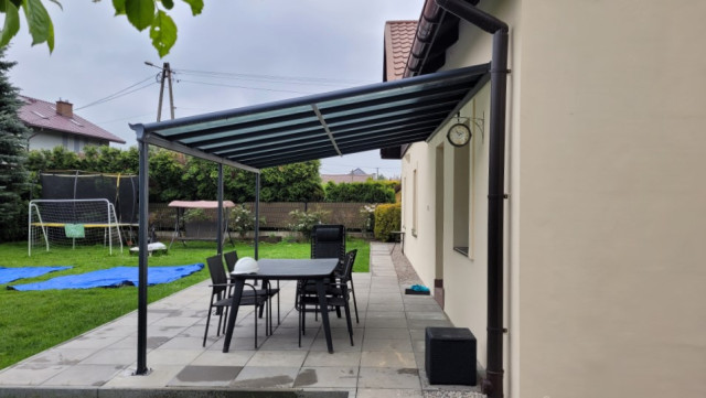 Moderní bezúdržbová pergola se střechou z hliníkových profilů, foto: Gardenway.cz