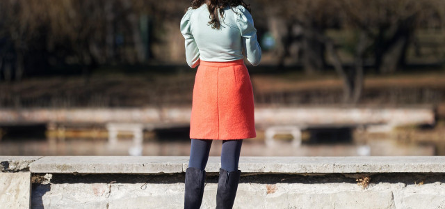 Teplé a pohodlné sukně na podzim: které materiály zvolit a co aktuálně koupit